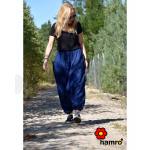 Spacer w szarawarach